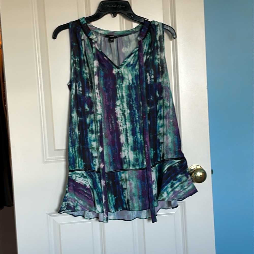 Sleeveless dress shirt